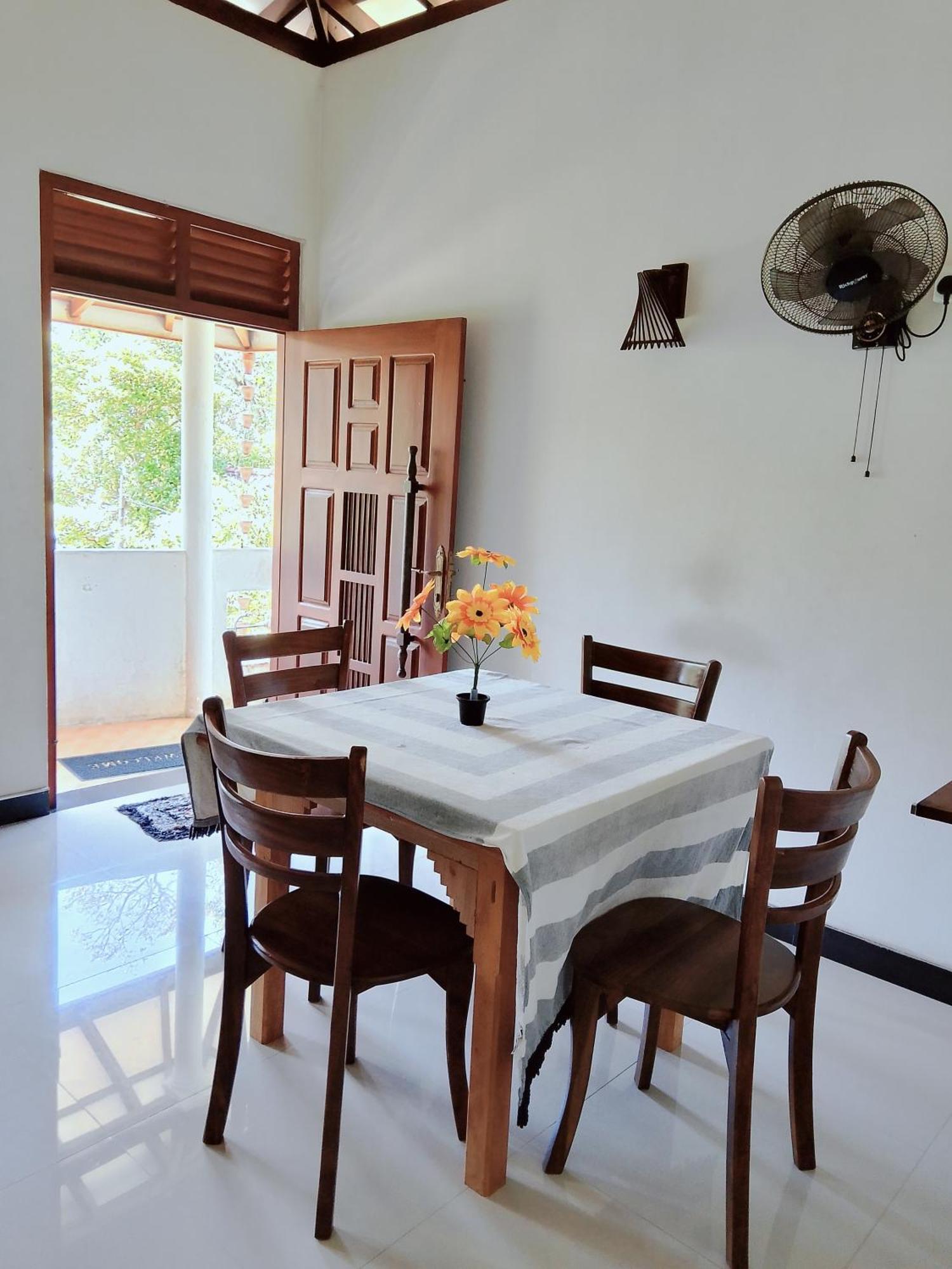 Sajini Villa Уелигама Екстериор снимка